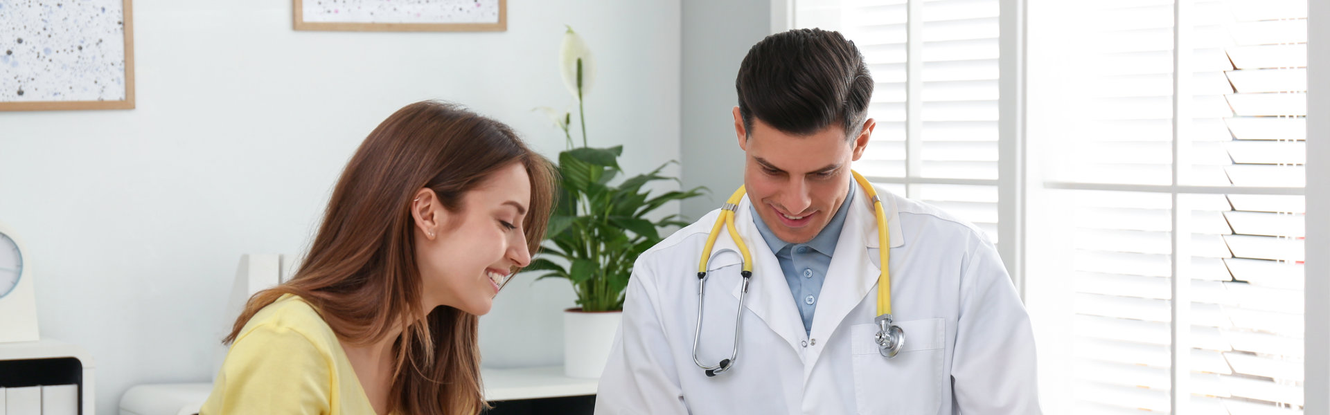 doctor consulting patient