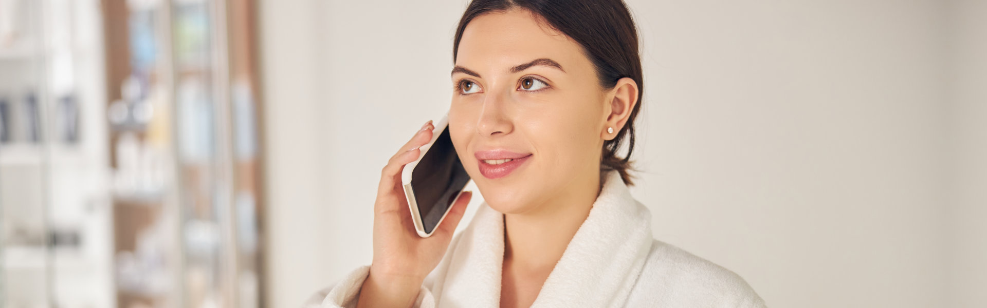 lady calling on her cellphone